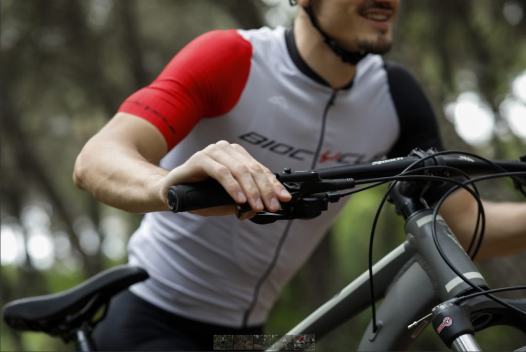 ciclista bajado de la bici